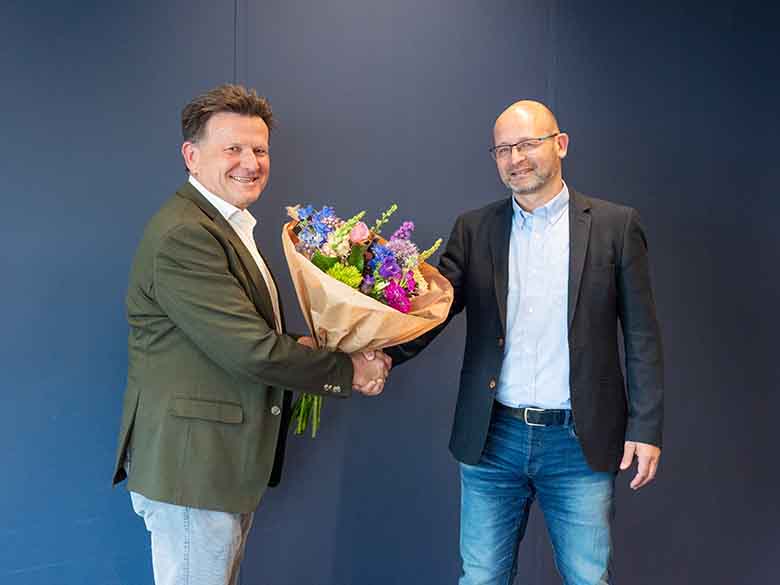 Royal GD overhandigen bloemen ZooEasy